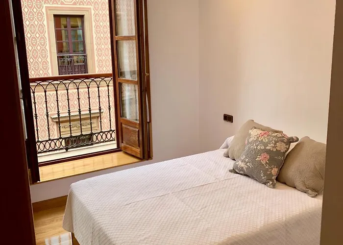 Moderno Piso En La Plaza Mayor De * Gijón